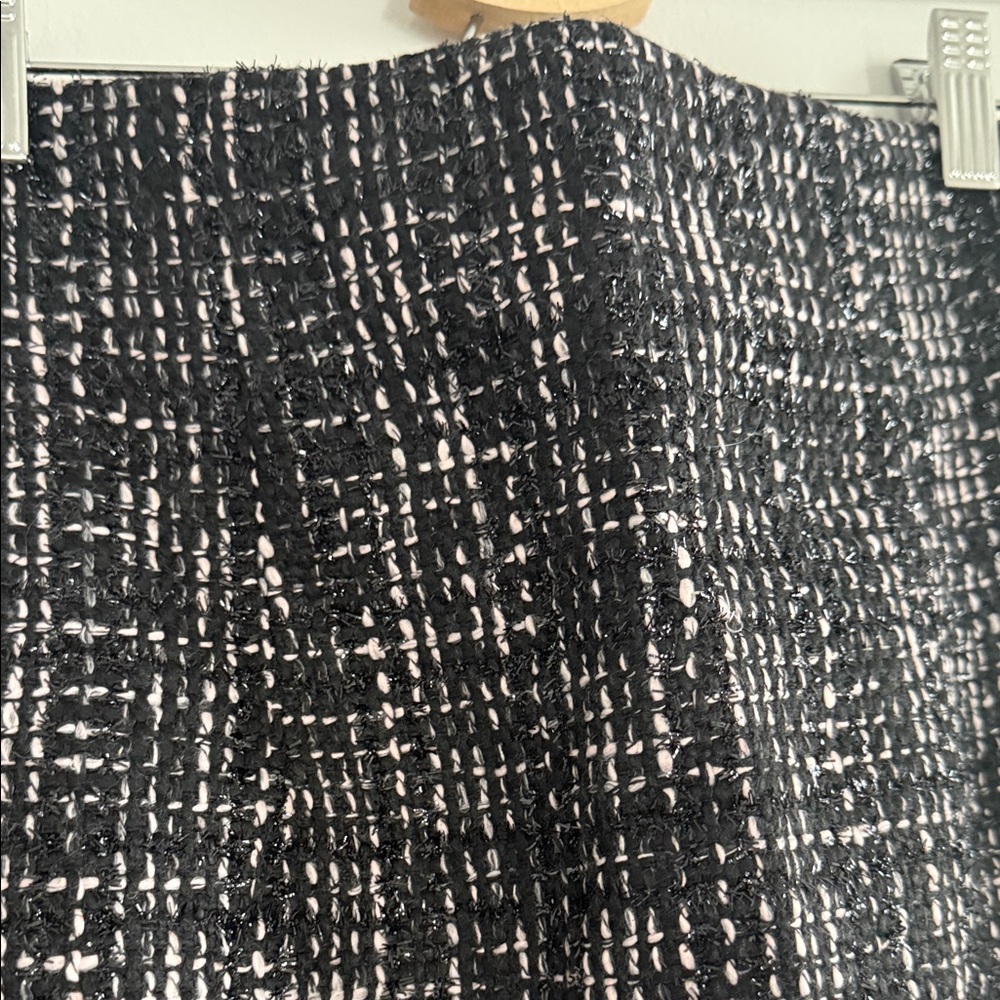 Chic Black Tweed Pencil Skirt - Picture 2 of 8